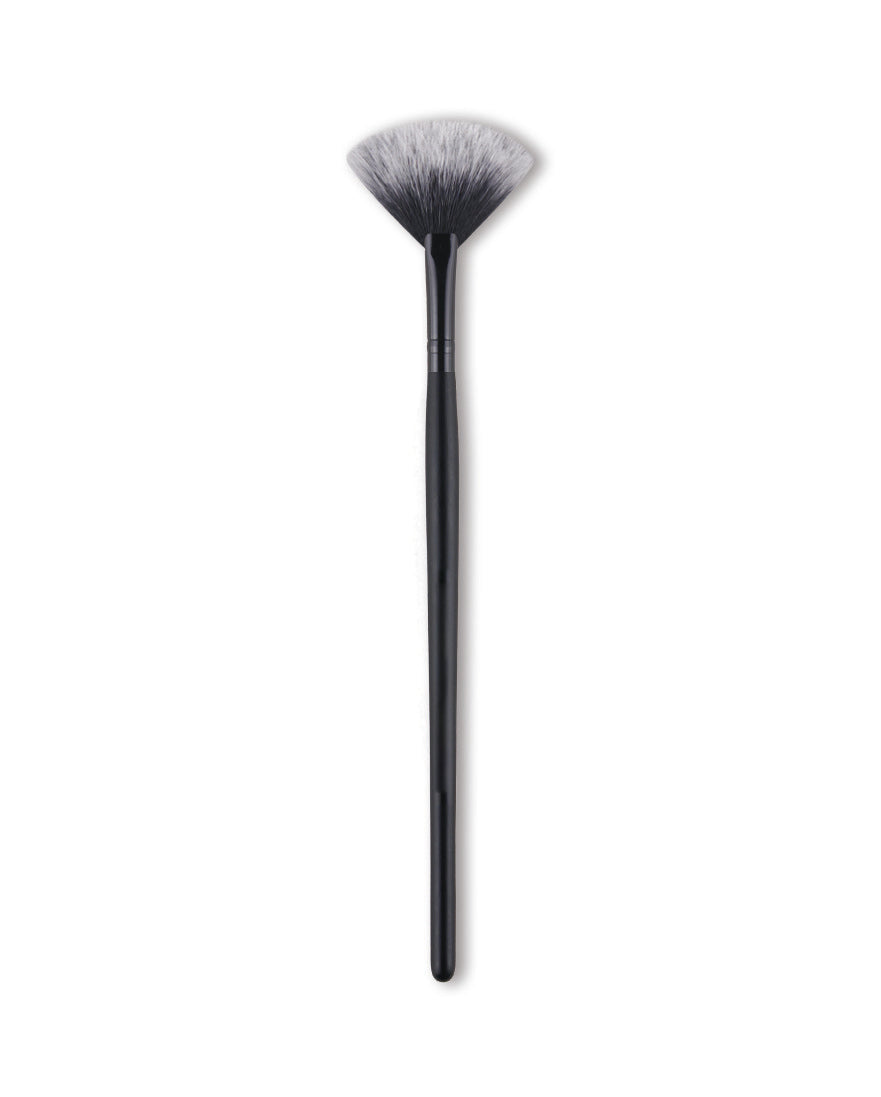 #806 - Small Fan Brush (Highlighter)